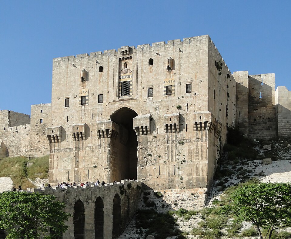 Aleppo Citadel 05 - Inner gate.jpg